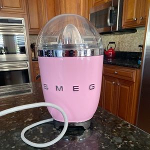 SMEG pink citrus juicer
